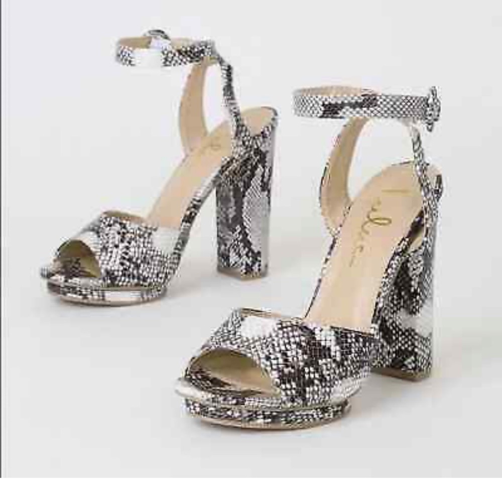 Lulus Priya black and white snake print heel. Size 7